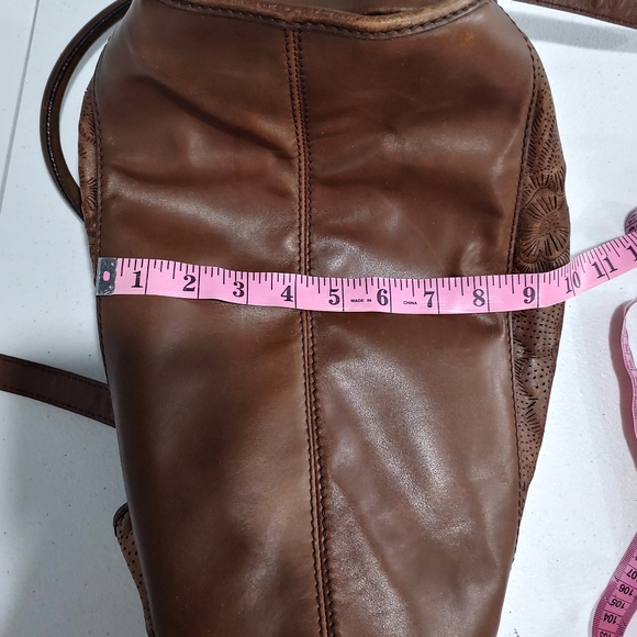 BURBERRY AVONDALE LEATHER HOBO BAG - Picture 12 of 16